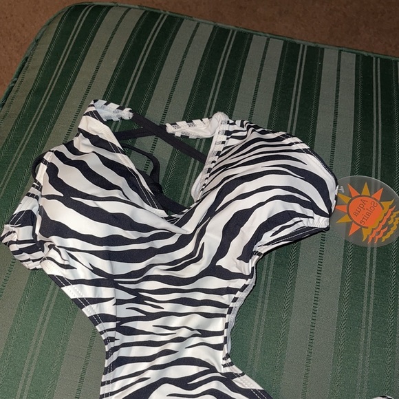 Aqua Solaire one Piece Swimsuit - Picture 4 of 6